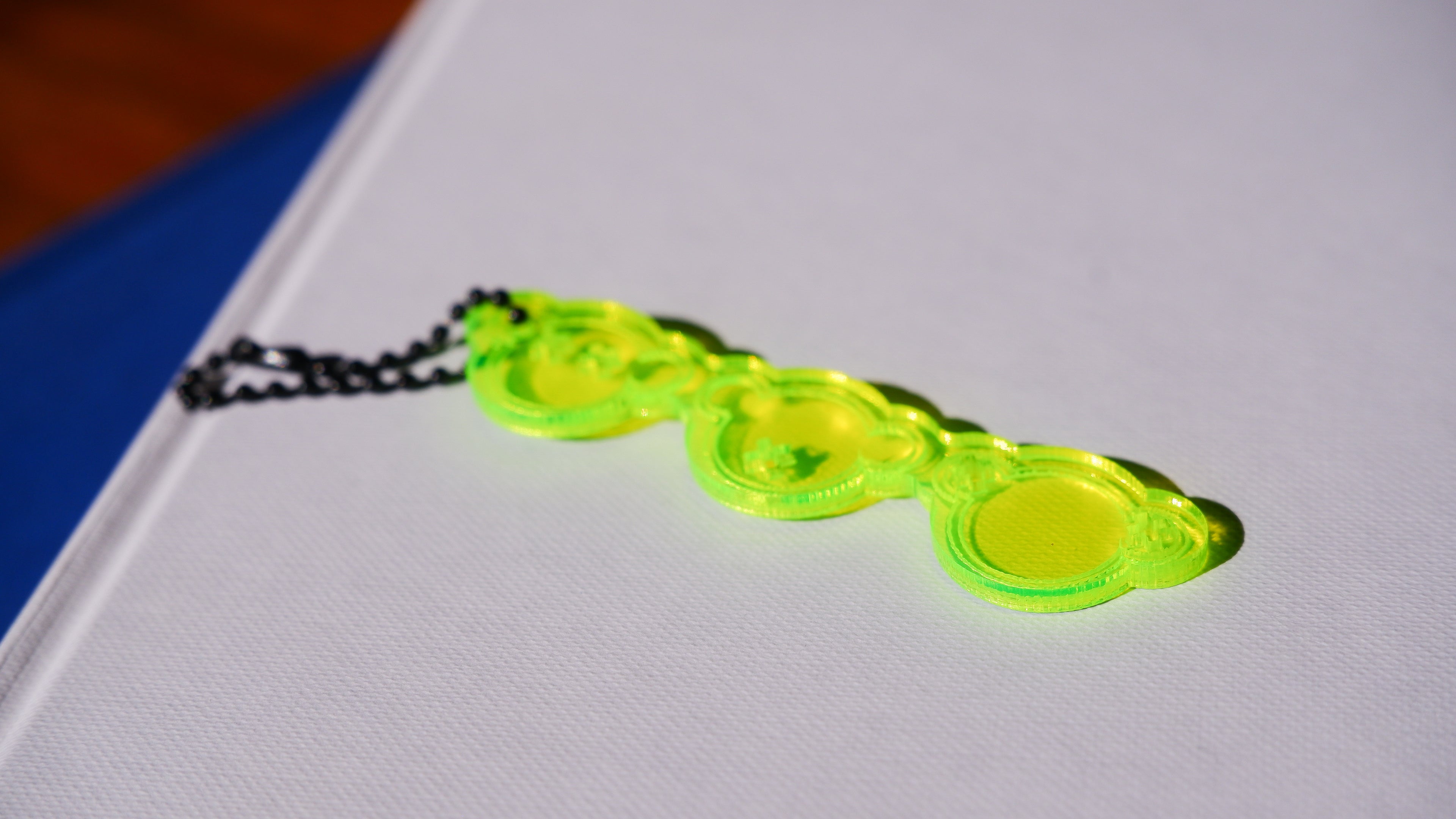 FOLLOW THE LIGHT KEYCHAIN