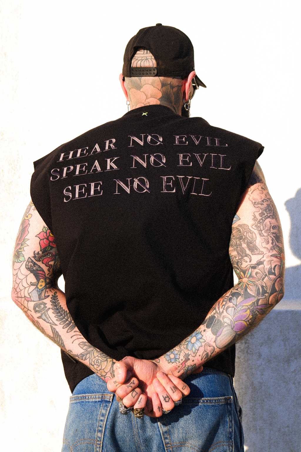 SLEEVELESS OVERSIZED BOXY TSHIRT - BLACK