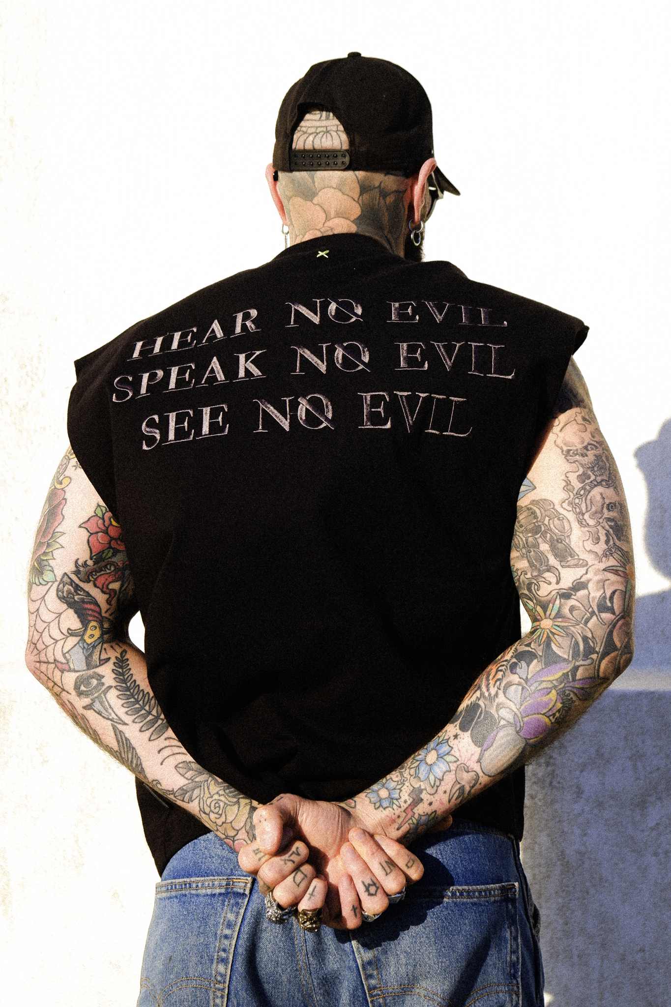 SLEEVELESS OVERSIZED BOXY TSHIRT - BLACK