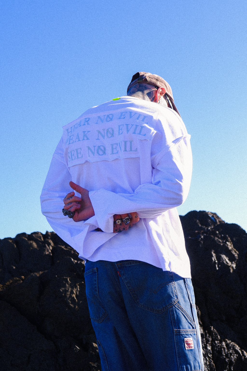 DECONSTRUCTED OVERSIZED LONG SLEEVE TSHIRT - WHITE