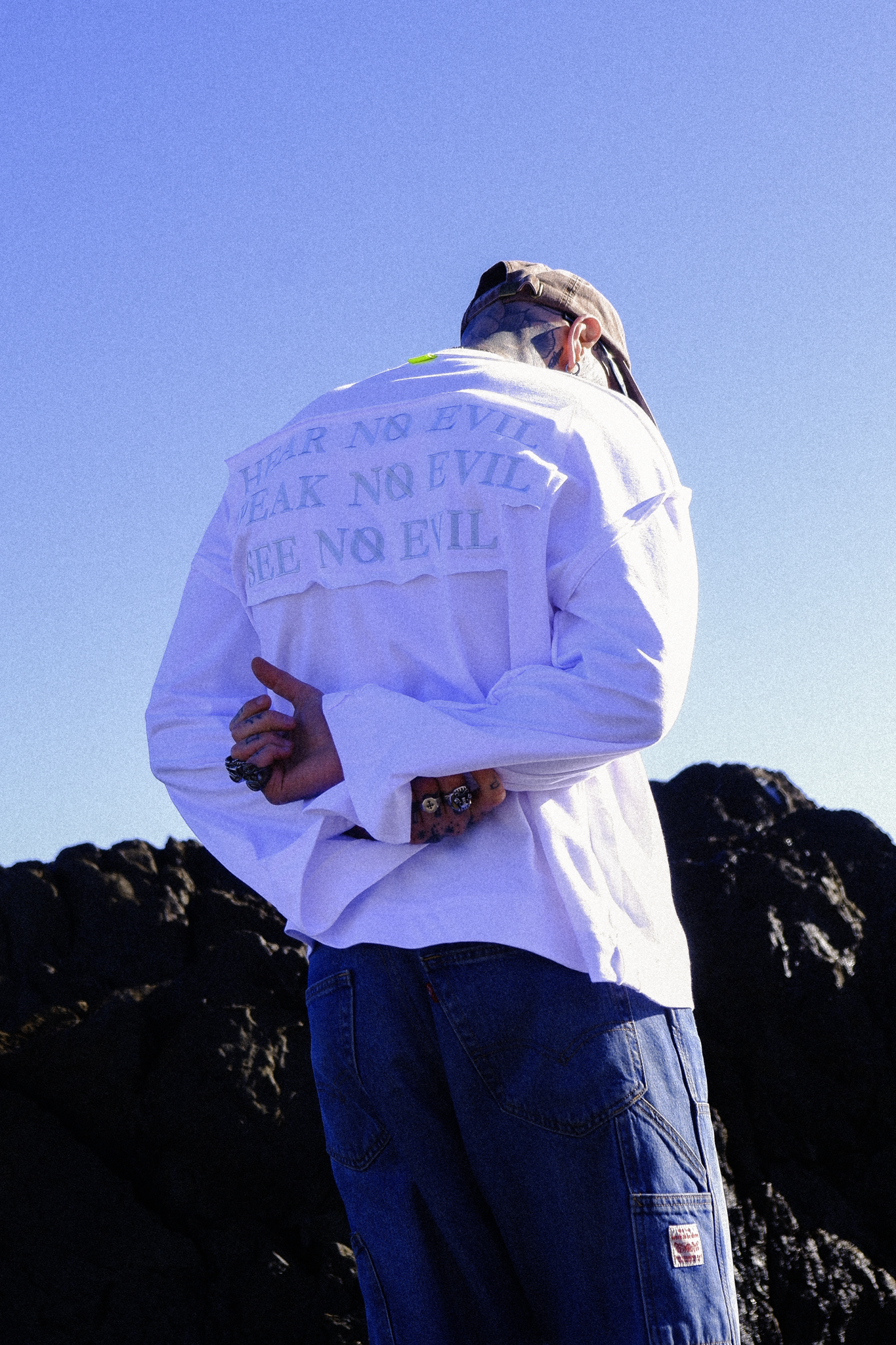 DECONSTRUCTED OVERSIZED LONG SLEEVE TSHIRT - WHITE