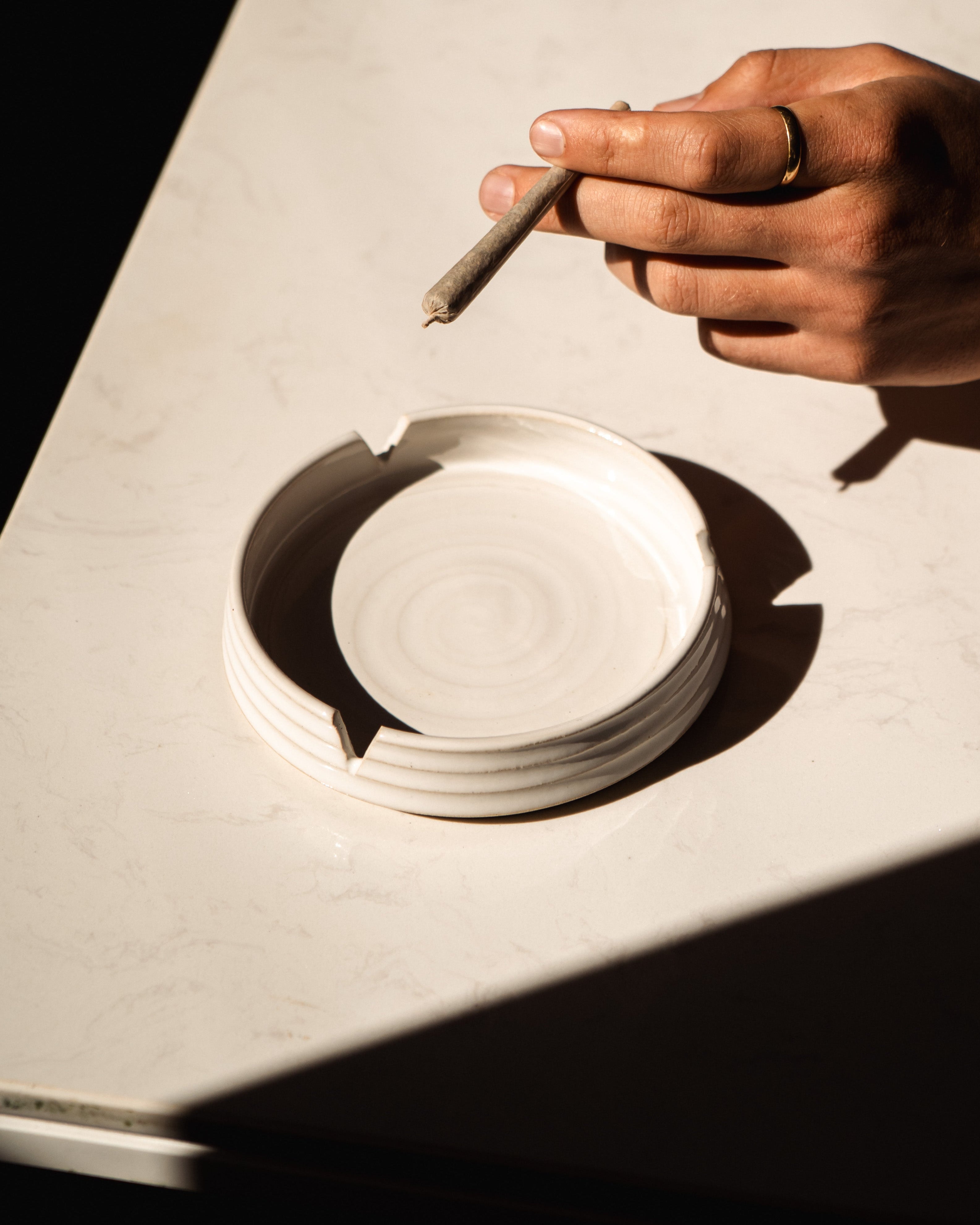 THE WISE ASH TRAY